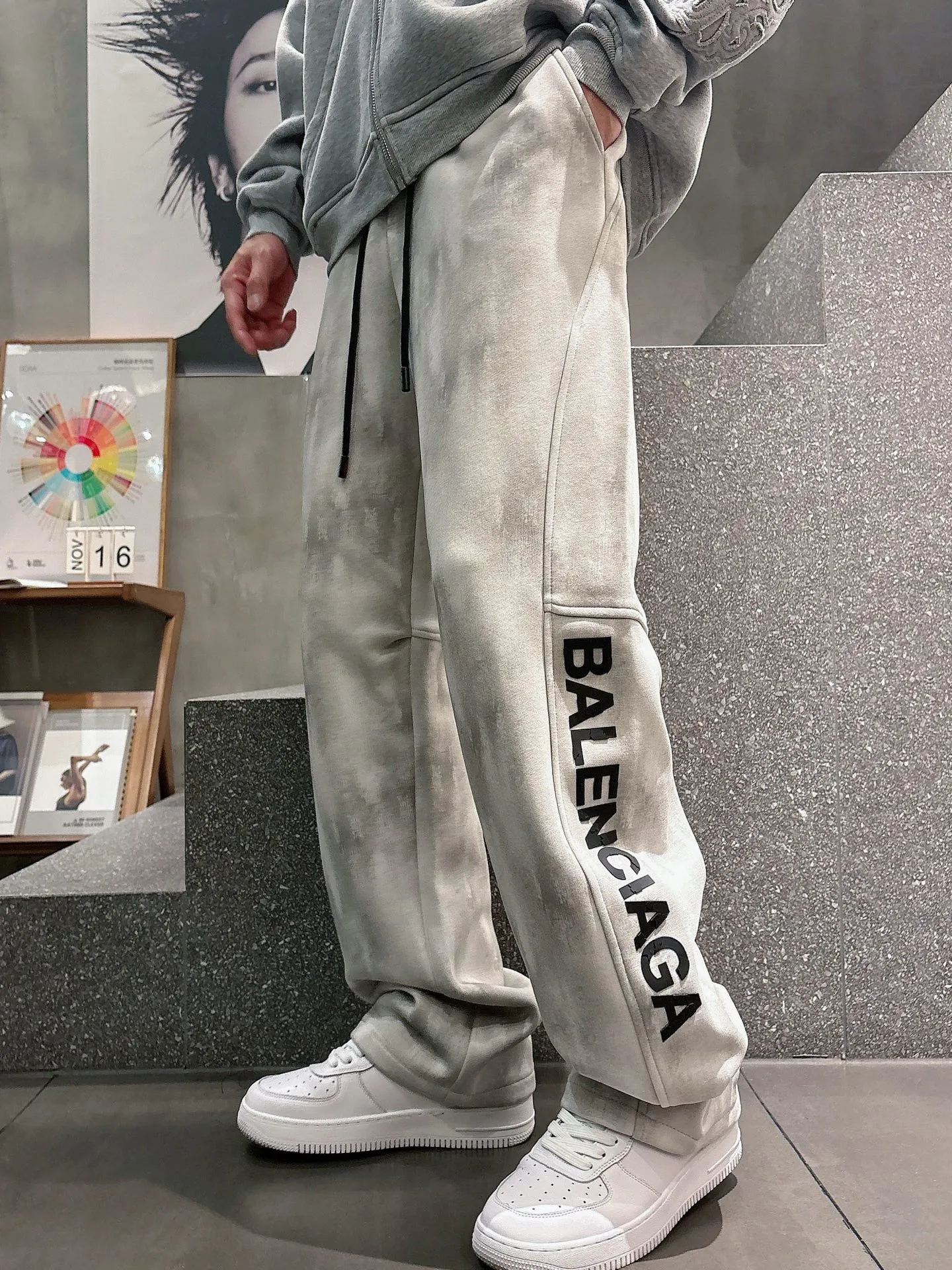 Balenciaga 🆕2026 Autumn and Winter New Arrival Casual Pants! The official website will be released simultaneously. Brand Classic LOGO casual pants, customized fabrics, excellent comfort and strong touch. Highly recognisable, perfect appearance and craftsmanship. Size:M-3XL